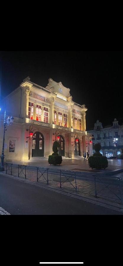Superbe T3 en plein Centre Ville rénové avec goût! Béziers Esterno foto